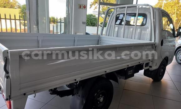 Buy Used Hyundai H1 White Car in Harare in Harare Buy Used Hyundai H1 White Car in Harare in Harare