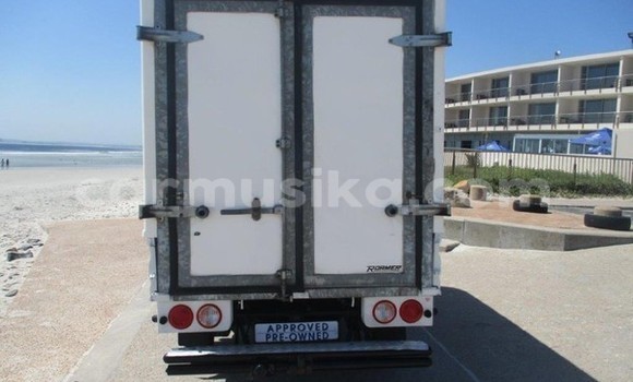 Nunua Ilio tumika Kia K2700 Nyeupe Lori ndani ya Beitbridge nchini Matabeleland Kusini Nunua Ilio tumika Kia K2700 Nyeupe Lori ndani ya Beitbridge nchini Matabeleland Kusini