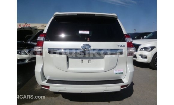 Nunua Imported Toyota Prado Nyeupe Gari ndani ya Import - Dubai nchini Harare Nunua Imported Toyota Prado Nyeupe Gari ndani ya Import - Dubai nchini Harare