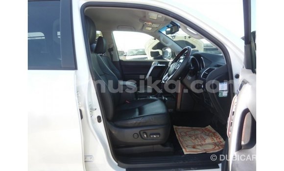 Nunua Imported Toyota Prado Nyeupe Gari ndani ya Import - Dubai nchini Harare Nunua Imported Toyota Prado Nyeupe Gari ndani ya Import - Dubai nchini Harare