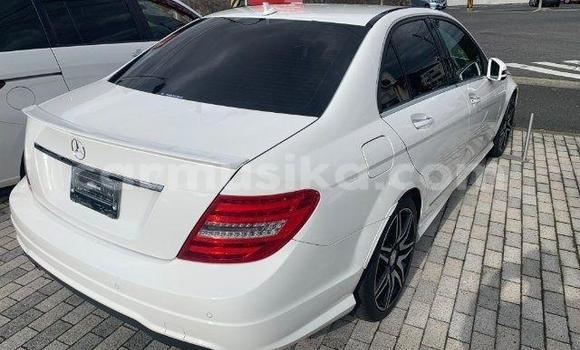 Acheter Occasion Voiture Mercedes‒Benz C–Class Gris à Beitbridge, Matabeleland South Acheter Occasion Voiture Mercedes‒Benz C–Class Gris à Beitbridge, Matabeleland South
