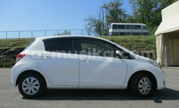 Buy Used Toyota Vitz White Car in Beitbridge in Matabeleland South Buy Used Toyota Vitz White Car in Beitbridge in Matabeleland South