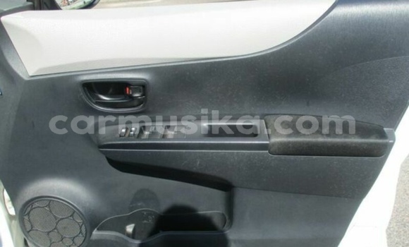 Buy Used Toyota Vitz White Car in Beitbridge in Matabeleland South Buy Used Toyota Vitz White Car in Beitbridge in Matabeleland South