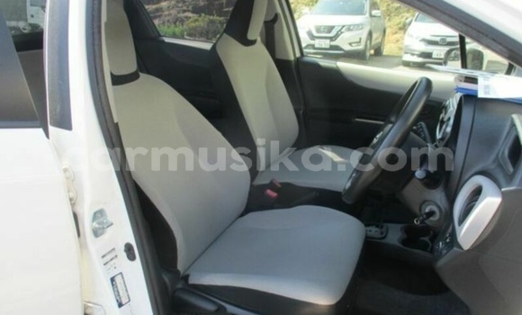 Buy Used Toyota Vitz White Car in Beitbridge in Matabeleland South Buy Used Toyota Vitz White Car in Beitbridge in Matabeleland South