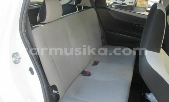 Buy Used Toyota Vitz White Car in Beitbridge in Matabeleland South Buy Used Toyota Vitz White Car in Beitbridge in Matabeleland South