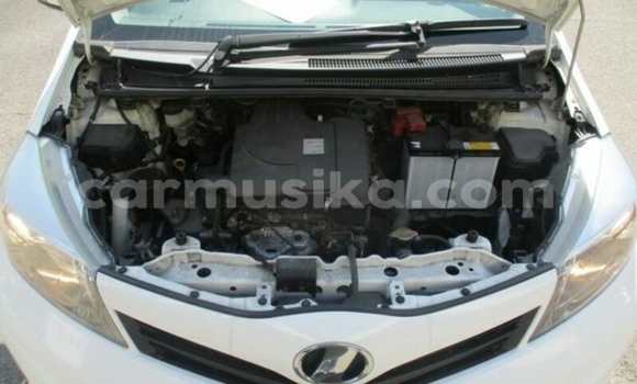 Buy Used Toyota Vitz White Car in Beitbridge in Matabeleland South Buy Used Toyota Vitz White Car in Beitbridge in Matabeleland South