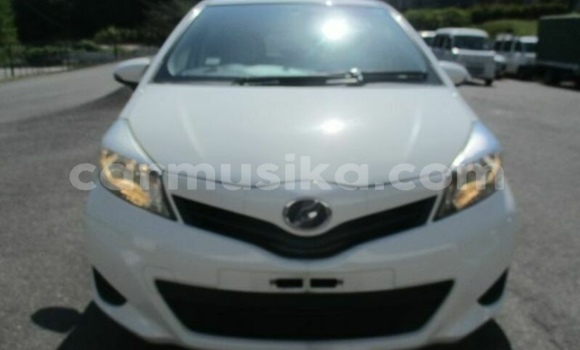 Buy Used Toyota Vitz White Car in Beitbridge in Matabeleland South Buy Used Toyota Vitz White Car in Beitbridge in Matabeleland South