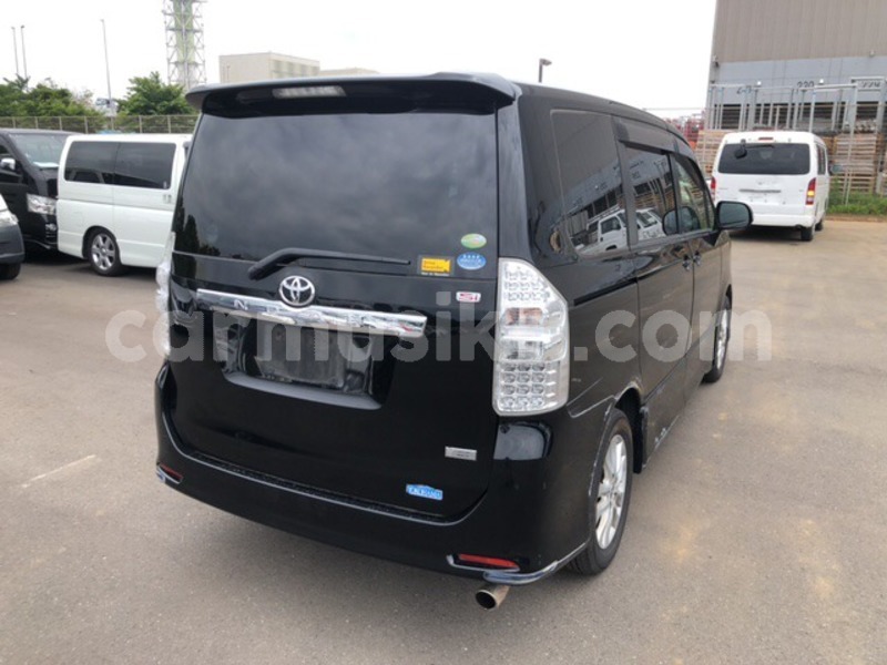 Big with watermark toyota noah matabeleland south beitbridge 33209