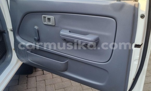 Acheter Occasion Voiture Toyota Hilux Blanc à Beitbridge, Matabeleland South Acheter Occasion Voiture Toyota Hilux Blanc à Beitbridge, Matabeleland South