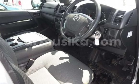 Buy Used Toyota Hiace Silver Car in Harare in Harare Buy Used Toyota Hiace Silver Car in Harare in Harare