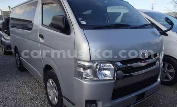 Buy Used Toyota Hiace Silver Car in Harare in Harare Buy Used Toyota Hiace Silver Car in Harare in Harare