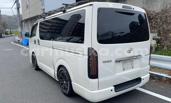 Buy Used Toyota Hiace White Car in Chitungwiza in Harare