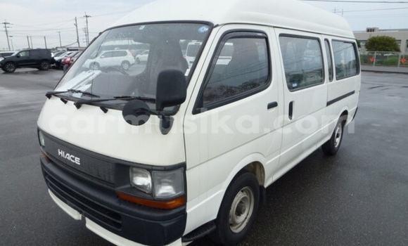 Buy Used Toyota Hiace White Car in Beitbridge in Matabeleland South