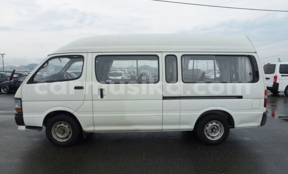 Buy Used Toyota Hiace White Car in Beitbridge in Matabeleland South Buy Used Toyota Hiace White Car in Beitbridge in Matabeleland South
