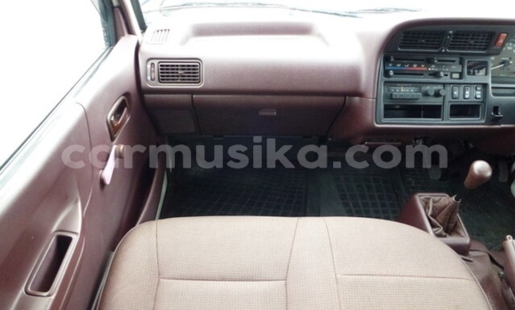 Buy Used Toyota Hiace White Car in Beitbridge in Matabeleland South Buy Used Toyota Hiace White Car in Beitbridge in Matabeleland South