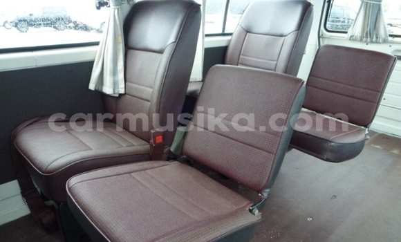 Buy Used Toyota Hiace White Car in Beitbridge in Matabeleland South Buy Used Toyota Hiace White Car in Beitbridge in Matabeleland South