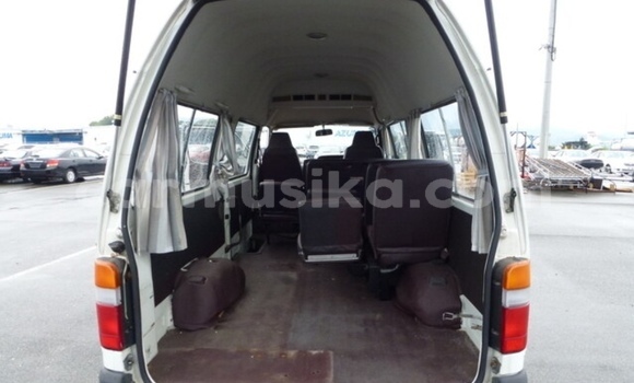 Buy Used Toyota Hiace White Car in Beitbridge in Matabeleland South Buy Used Toyota Hiace White Car in Beitbridge in Matabeleland South