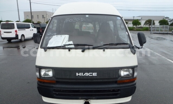 Buy Used Toyota Hiace White Car in Beitbridge in Matabeleland South Buy Used Toyota Hiace White Car in Beitbridge in Matabeleland South