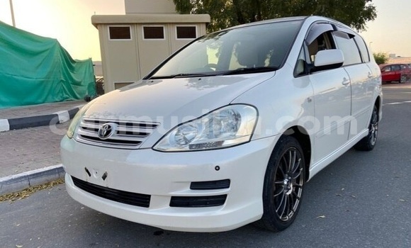 Buy Used Toyota Ipsum White Car in Beitbridge in Matabeleland South
