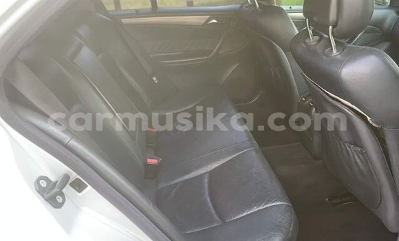 Acheter Occasion Voiture Mercedes-Benz C180 coupe Gris à Beitbridge, Matabeleland South Acheter Occasion Voiture Mercedes-Benz C180 coupe Gris à Beitbridge, Matabeleland South