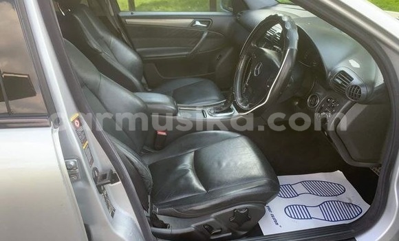 Acheter Occasion Voiture Mercedes-Benz C180 coupe Gris à Beitbridge, Matabeleland South Acheter Occasion Voiture Mercedes-Benz C180 coupe Gris à Beitbridge, Matabeleland South