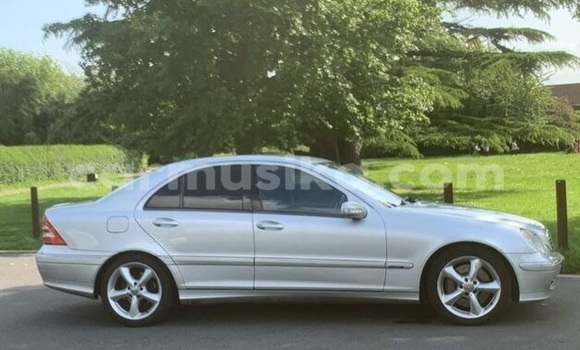 Acheter Occasion Voiture Mercedes-Benz C180 coupe Gris à Beitbridge, Matabeleland South Acheter Occasion Voiture Mercedes-Benz C180 coupe Gris à Beitbridge, Matabeleland South