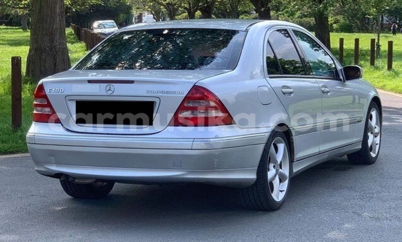 Acheter Occasion Voiture Mercedes-Benz C180 coupe Gris à Beitbridge, Matabeleland South Acheter Occasion Voiture Mercedes-Benz C180 coupe Gris à Beitbridge, Matabeleland South