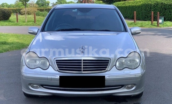 Acheter Occasion Voiture Mercedes-Benz C180 coupe Gris à Beitbridge, Matabeleland South Acheter Occasion Voiture Mercedes-Benz C180 coupe Gris à Beitbridge, Matabeleland South