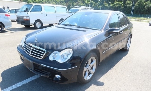 Nunua Ilio tumika Mercedes‒Benz C–Class Nyeusi Gari ndani ya Beitbridge nchini Matabeleland Kusini