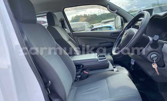 Buy Used Nissan NV350 Caravan White Car in Beitbridge in Matabeleland South Buy Used Nissan NV350 Caravan White Car in Beitbridge in Matabeleland South