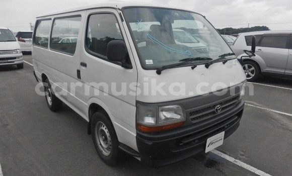 Tenga Tsaru Toyota Hiace Chena Mota in Beitbridge in Matabeleland South
