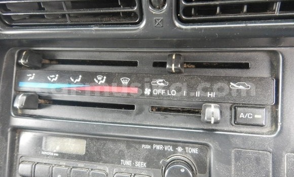 Buy Used Toyota Hiace White Car in Beitbridge in Matabeleland South Buy Used Toyota Hiace White Car in Beitbridge in Matabeleland South