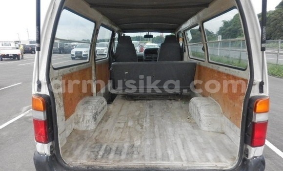 Buy Used Toyota Hiace White Car in Beitbridge in Matabeleland South Buy Used Toyota Hiace White Car in Beitbridge in Matabeleland South