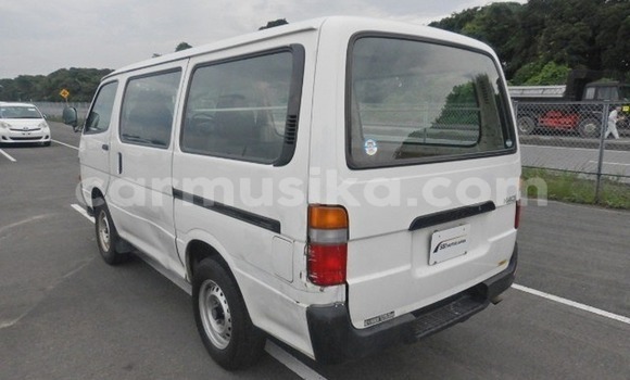 Buy Used Toyota Hiace White Car in Beitbridge in Matabeleland South Buy Used Toyota Hiace White Car in Beitbridge in Matabeleland South