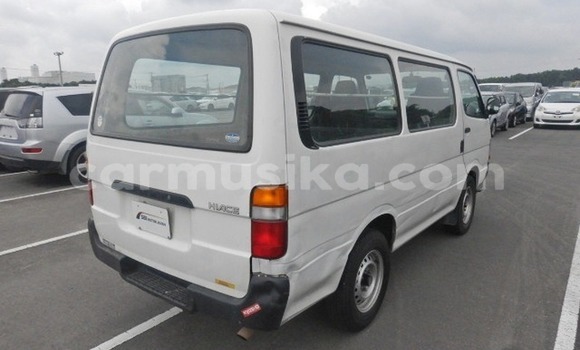 Buy Used Toyota Hiace White Car in Beitbridge in Matabeleland South Buy Used Toyota Hiace White Car in Beitbridge in Matabeleland South