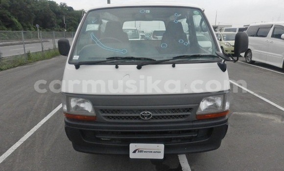 Buy Used Toyota Hiace White Car in Beitbridge in Matabeleland South Buy Used Toyota Hiace White Car in Beitbridge in Matabeleland South