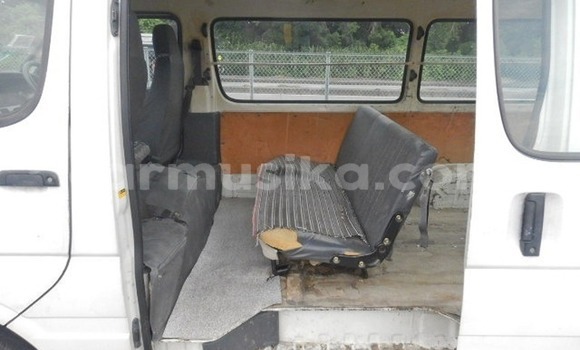 Buy Used Toyota Hiace White Car in Beitbridge in Matabeleland South Buy Used Toyota Hiace White Car in Beitbridge in Matabeleland South