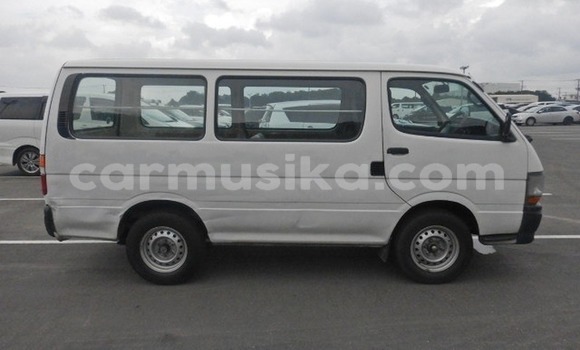 Buy Used Toyota Hiace White Car in Beitbridge in Matabeleland South Buy Used Toyota Hiace White Car in Beitbridge in Matabeleland South