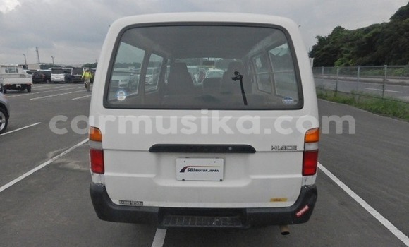 Buy Used Toyota Hiace White Car in Beitbridge in Matabeleland South Buy Used Toyota Hiace White Car in Beitbridge in Matabeleland South