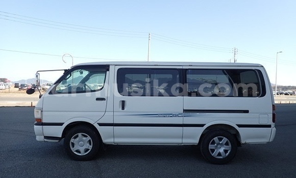 Tenga Tsaru Toyota Hiace Chena Mota in Beitbridge in Matabeleland South Tenga Tsaru Toyota Hiace Chena Mota in Beitbridge in Matabeleland South