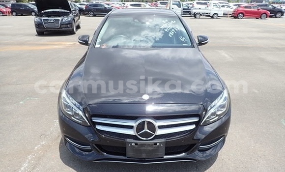 Tenga Tsaru Mercedes‒Benz 200 Nhema Mota in Beitbridge in Matabeleland South Tenga Tsaru Mercedes‒Benz 200 Nhema Mota in Beitbridge in Matabeleland South