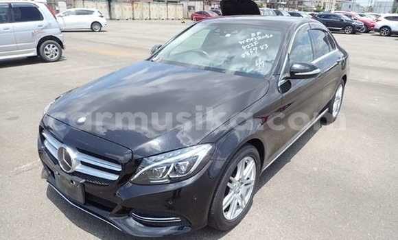 Tenga Tsaru Mercedes‒Benz 200 Nhema Mota in Beitbridge in Matabeleland South Tenga Tsaru Mercedes‒Benz 200 Nhema Mota in Beitbridge in Matabeleland South