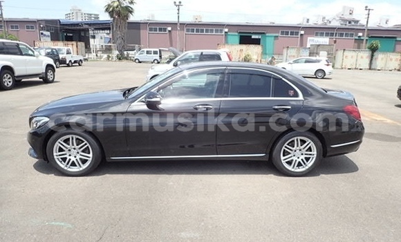 Tenga Tsaru Mercedes‒Benz 200 Nhema Mota in Beitbridge in Matabeleland South Tenga Tsaru Mercedes‒Benz 200 Nhema Mota in Beitbridge in Matabeleland South