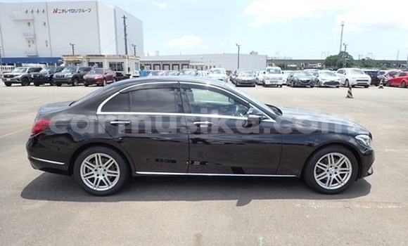 Tenga Tsaru Mercedes‒Benz 200 Nhema Mota in Beitbridge in Matabeleland South Tenga Tsaru Mercedes‒Benz 200 Nhema Mota in Beitbridge in Matabeleland South