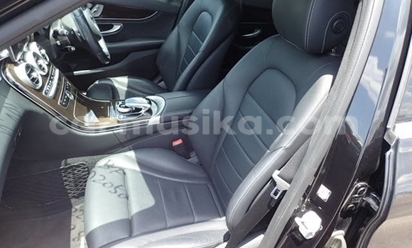 Tenga Tsaru Mercedes‒Benz 200 Nhema Mota in Beitbridge in Matabeleland South Tenga Tsaru Mercedes‒Benz 200 Nhema Mota in Beitbridge in Matabeleland South