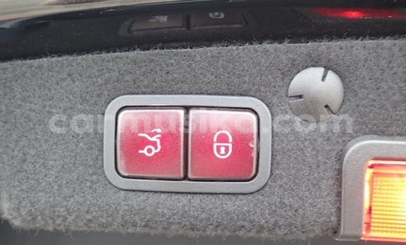 Tenga Tsaru Mercedes‒Benz 200 Nhema Mota in Beitbridge in Matabeleland South Tenga Tsaru Mercedes‒Benz 200 Nhema Mota in Beitbridge in Matabeleland South