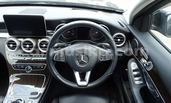 Tenga Tsaru Mercedes‒Benz 200 Nhema Mota in Beitbridge in Matabeleland South Tenga Tsaru Mercedes‒Benz 200 Nhema Mota in Beitbridge in Matabeleland South