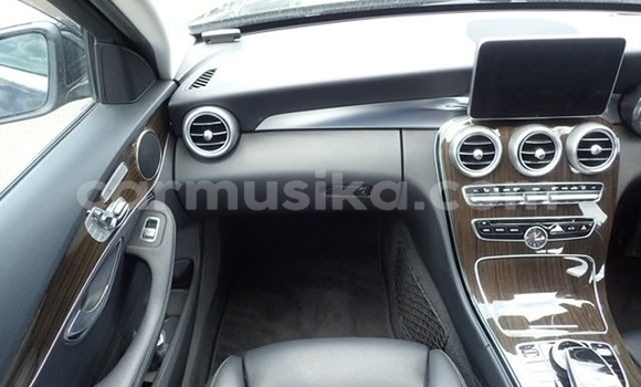 Tenga Tsaru Mercedes‒Benz 200 Nhema Mota in Beitbridge in Matabeleland South Tenga Tsaru Mercedes‒Benz 200 Nhema Mota in Beitbridge in Matabeleland South