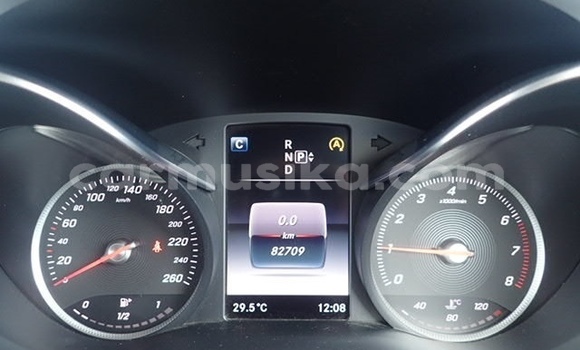 Tenga Tsaru Mercedes‒Benz 200 Nhema Mota in Beitbridge in Matabeleland South Tenga Tsaru Mercedes‒Benz 200 Nhema Mota in Beitbridge in Matabeleland South