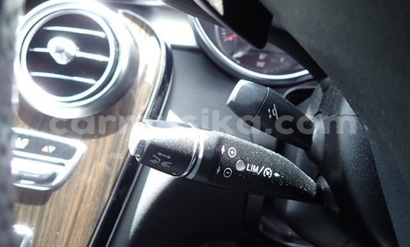 Tenga Tsaru Mercedes‒Benz 200 Nhema Mota in Beitbridge in Matabeleland South Tenga Tsaru Mercedes‒Benz 200 Nhema Mota in Beitbridge in Matabeleland South